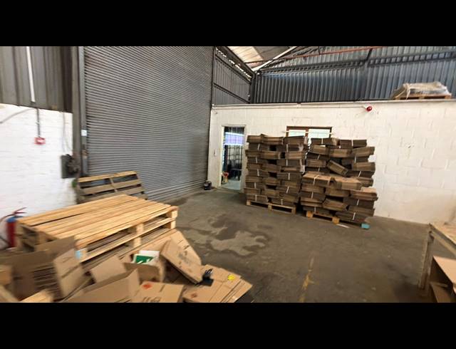 446M² WAREHOUSE TO LET IN EVERITE INDUSTRIA